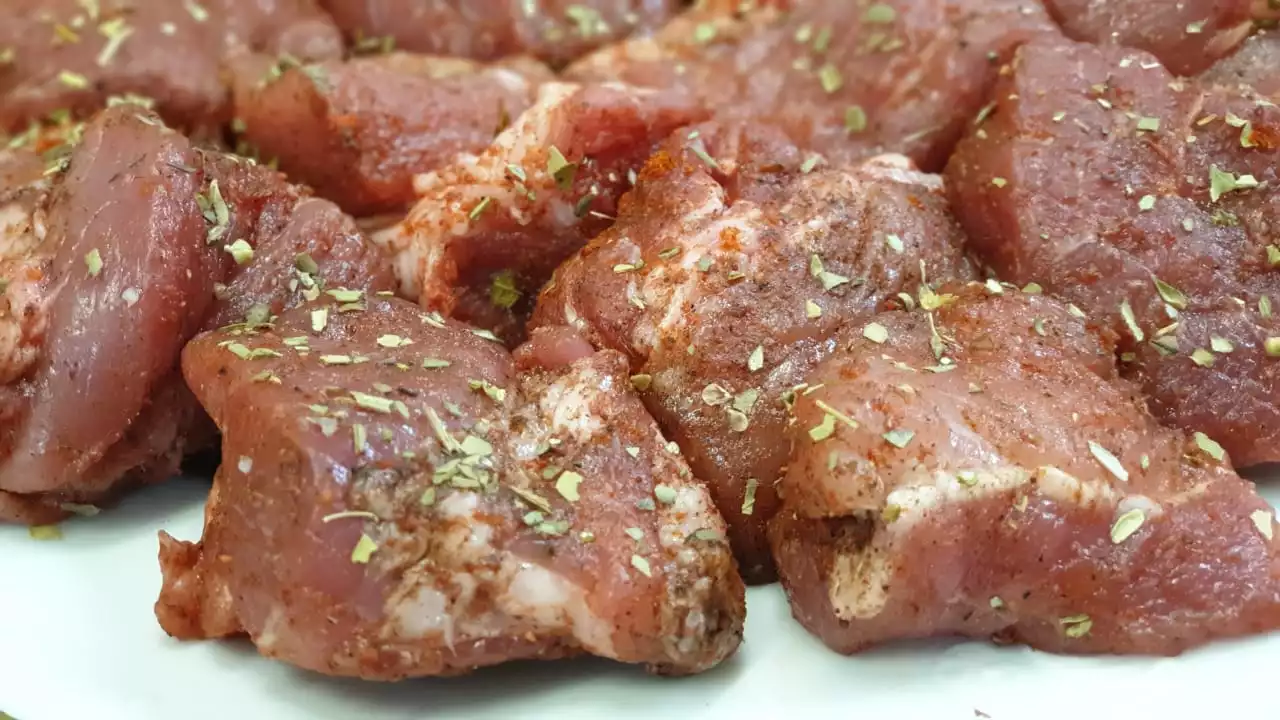 Шашлык из свиной шеи (маринованный)