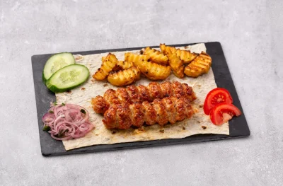 Люля-кебаб из курицы с картофелем на мангале 