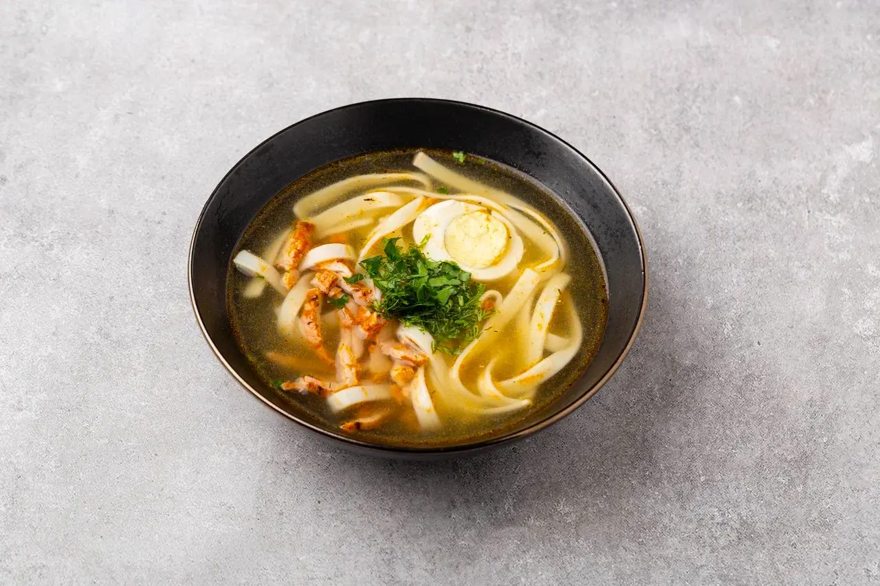 Суп куриный с лапшой и курицей гриль