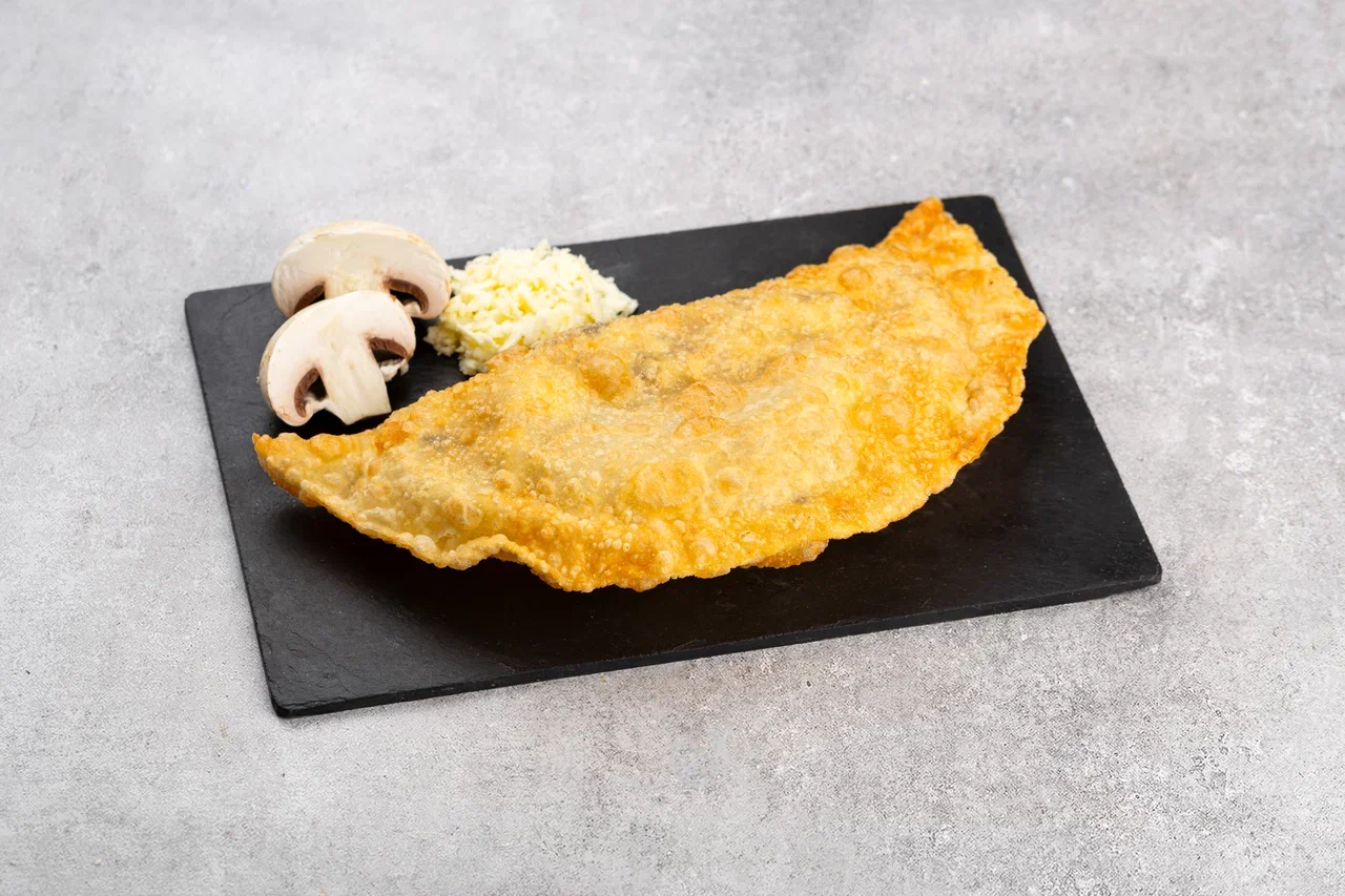 Чебурек с грибами и сыром