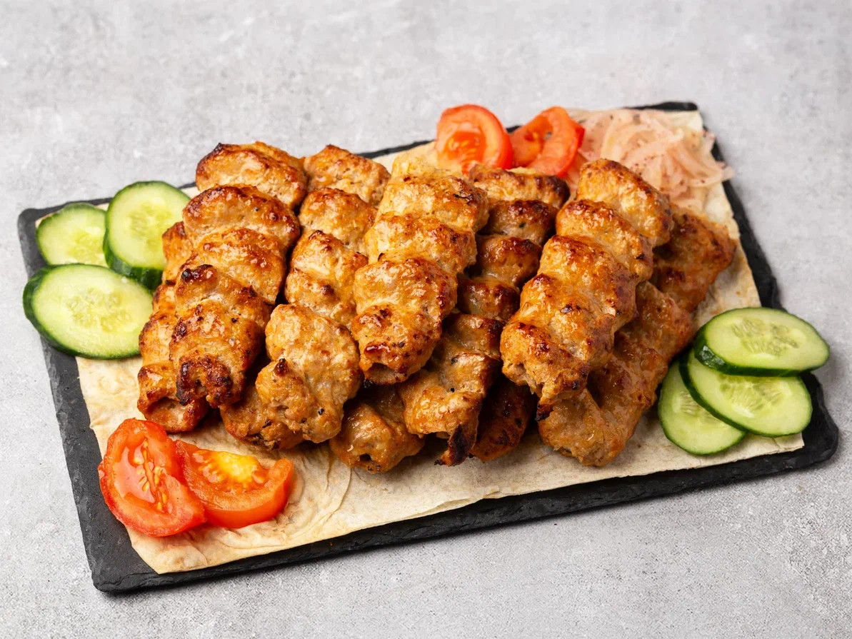 Люля-кебаб куриный 1 кг. (на 4-5 человек)